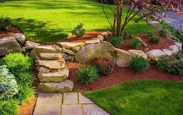 Architectural stone retaining wall with integrated drainage